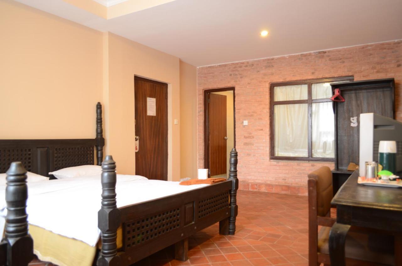 Hotel Ganesh Himal Katmandu Szoba fotó